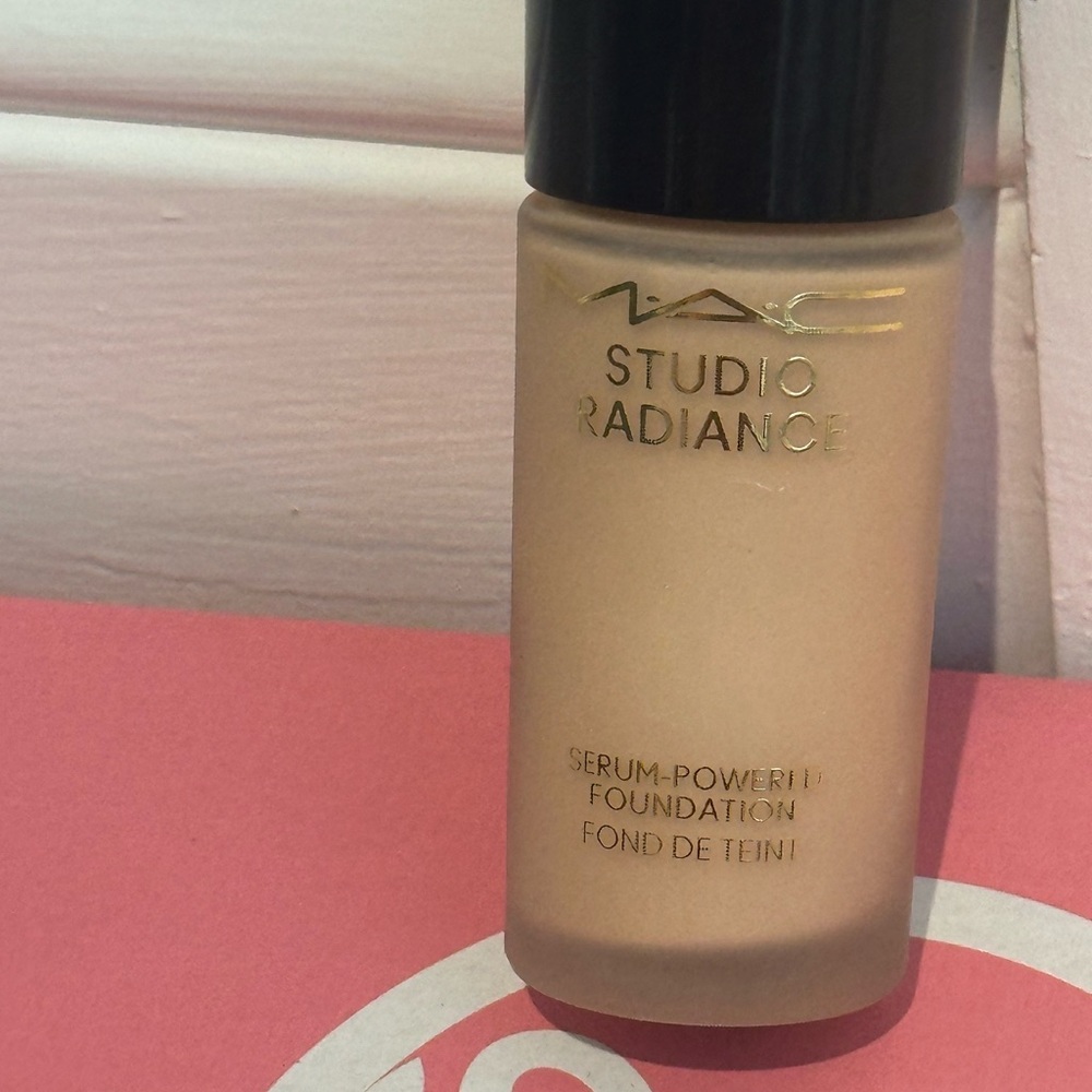 MAC Cosmetics Cream Foundation Radiant Finish